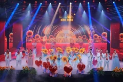 题为“追寻黎明”的艺术交流活动响应越南橙剂/二恶英受害者纪念日。图自越通社
