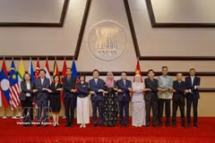 各国代表合影。图自越通社