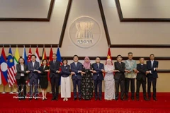 各国代表合影。图自越通社