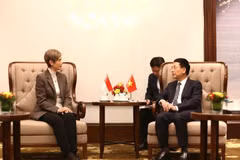 越南科学技术部部长阮孟雄会见新加坡数码发展及新闻部长约瑟芬·张。mst.gov.vn