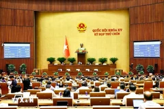 6月25日上午， 439名在场国会代表中的429名代表（占国会代表总数的89.75%）投赞成票，通过了《〈刑法〉若干条款修改补充法》。图自越通社