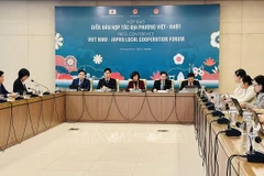 11月19日下午，越南外交部与广宁省人民委员会、日本驻越大使馆在河内联合举行越日地方合作论坛的新闻发布会。图自越通社