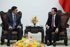 越南政府副总理胡国勇在政府驻地会见韩国GS集团副董事长兼总经理许榕秀。图自chinhphu.vn
