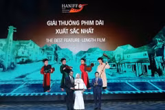 最佳故事片奖在第七届河内国际电影节上颁发。图自nguoihanoi.vn