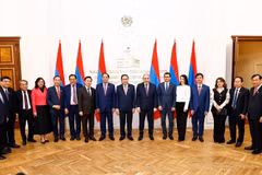 国会主席陈青敏会见亚美尼亚总理尼科尔·帕希尼扬