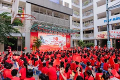成功B小学举行庆祝国庆80周年的活动。图自越通社