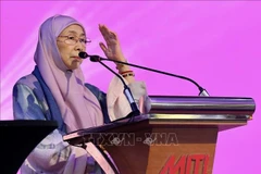 马来西亚总理夫人拿督斯里旺·阿兹莎·旺·依斯迈博士在论坛上发表讲话。图自越通社