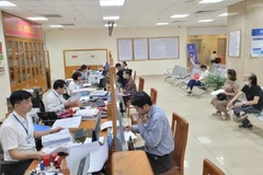 政府总理要求切实开展有关权力下放的政府法令,确保各项法令高效、不间断地推进。图自baochinhphu.vn