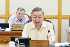 苏林总书记主持召开政治局、书记处会议
