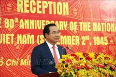 胡志明市市委副书记、人民委员会主席阮文得发表讲话。图自越通社
