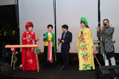 越南艺术团在科伦坡美食周上表演。图自越通社