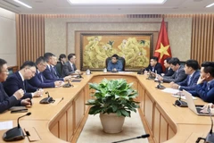 越南政府副总理阮志勇14日在政府驻地会见了由TCL科技集团首席运营官王成率领的TCL科技集团工作代表团。图自VGP