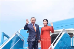 越共中央总书记苏林偕夫人启程对芬兰共和国进行正式访问。图自越通社