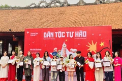 “民族自豪”画展在国家特别遗迹--文庙国子监举行。图自越通社