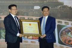 顺化牛肉粉正式被列入国家级非物质文化遗产名录的发布仪式。图自越通社