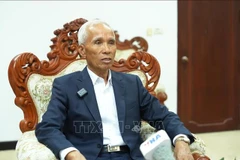 老挝人民革命党中央宣传部部长坎潘·佩亚翁就新时代革命新闻的使命担当接受了越通社驻老挝记者的采访。图自越通社