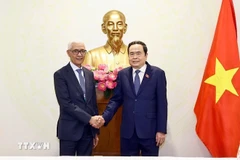 越南国会主席陈青敏和摩洛哥王国众议院议长拉希德·塔尔比·阿拉米。图自越通社