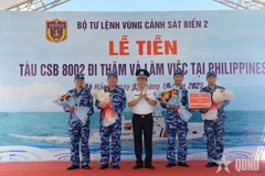 10月1日下午，受越南海警领导委托，海警第二区司令部举行欢送仪式，为越南海警第二区21海团8002号舰和代表团送行。图自qdnd.vn
