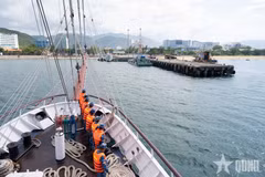 越南人民海军黎贵敦286号帆船抵达芽庄港，圆满结束了2026年远洋航行训练和国防外交之旅。图自qdnd.vn