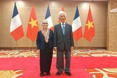 陈青云教授与黎金玉教授。图自baochinhphu.vn