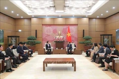 越南国会副主席黎明欢会见三星电子首席财务官朴顺哲。图自越通社