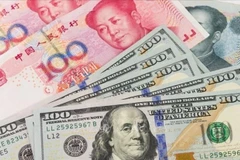 6月10日上午越南国内市场美元和人民币价格涨跌互现。图自AFP