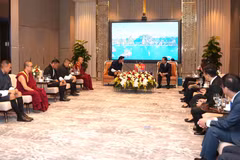 广宁省领导人礼节性拜会了不丹国王旺楚克一行。图自baoquangninh.vn