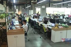 征求对越共十四大文件草案的意见：私营经济期待在新时期实现更大突破