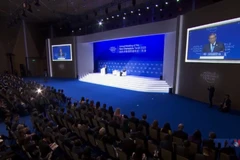 范明政总理出席世界经济论坛2025年新领军者年会全体会议