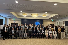 两国企业代表合影。图自越通社