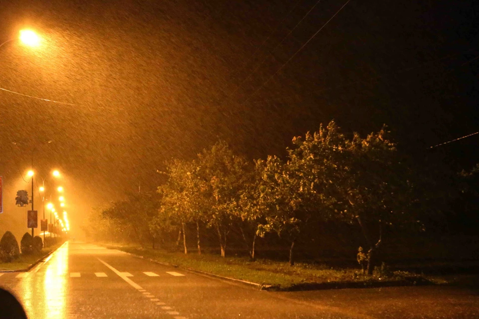 义安省炉门市社遭受暴雨和台风袭击。越通社记者 成达 摄