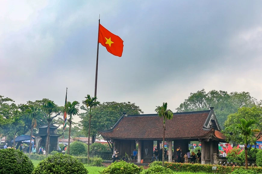 神光寺位于越南太平省武书县维新乡。迄今具有近 400 年的历史，经过多次修缮后现在的神光寺仍保留着原貌和独一无二的建筑风格，是目前保留得最为完整的越南古老建筑工程之一，同时也是越南最具代表性的10大建筑工程之一。可以说，神光寺是十七世纪初具有诸多杰作的艺术博物馆。图自Vietnam+