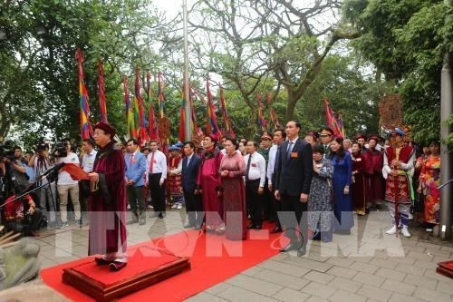 4月14日，富寿省人民委员会在雄王庙国家特殊历史遗迹区义岭山顶上的敬天殿隆重举行2019年雄王国祖祭祖仪式 图自越通社