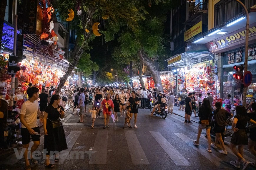 马行街是首都河内中秋气氛最为浓郁的地方。图自Vietnam+