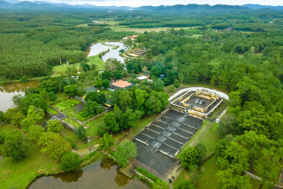 嘉隆陵（或千寿陵）位于香茶县香寿乡定门村，距离顺化市中心约20公里。图自vnexpress.net