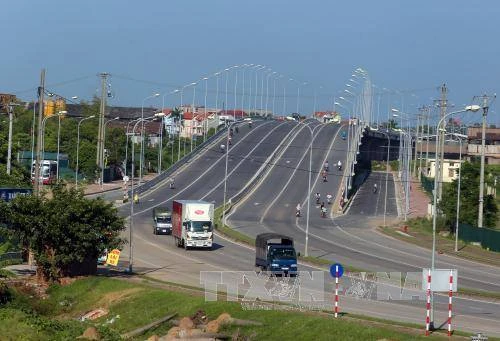 黄沙路起点为升龙工业区对面，与武文杰路交接的十字路口的路段，终点为东英县武元甲路十字路口立交桥底。（图片来源：越通社）