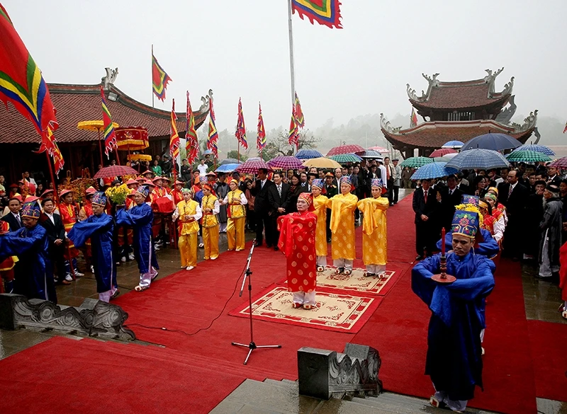 雄王祭祀仪式。（图片来源：人民报网）