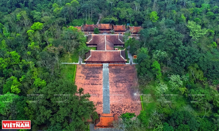 蓝京遗迹区占地200公顷，是救国英雄黎利揭竿而起，领导蓝山义军抗击明朝侵略军的发祥地。胜利后1428年黎利称帝，年号黎太祖，国号“大越”。越南画报记者 功达 摄