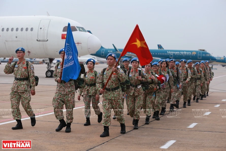 在新山一国际航空港，第二批三号二级野战医院准备启程赴南苏丹执行联合国维和任务。越南维和局供图