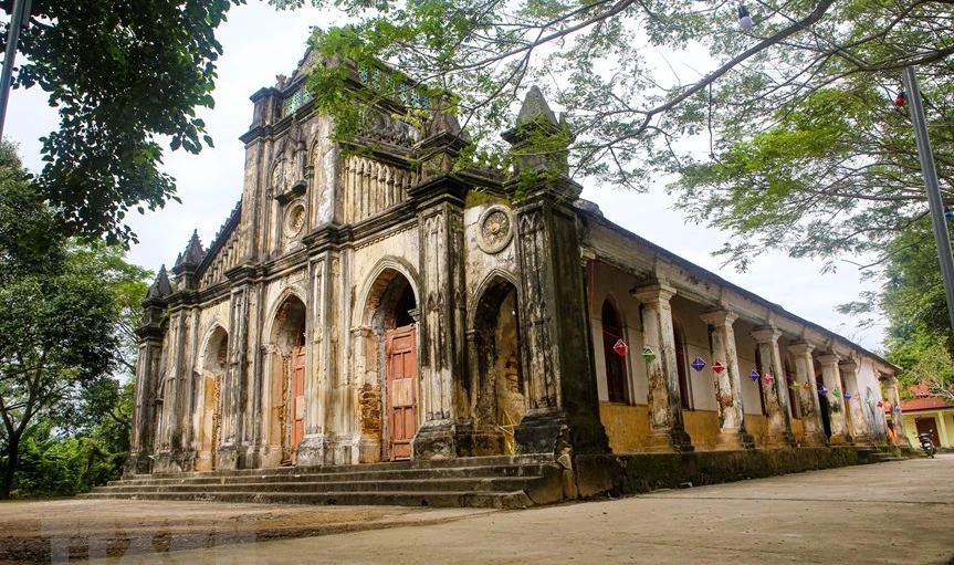 松山古老教堂位于岘港市和荣县和山乡松山村，于1904年建设。图自越通社