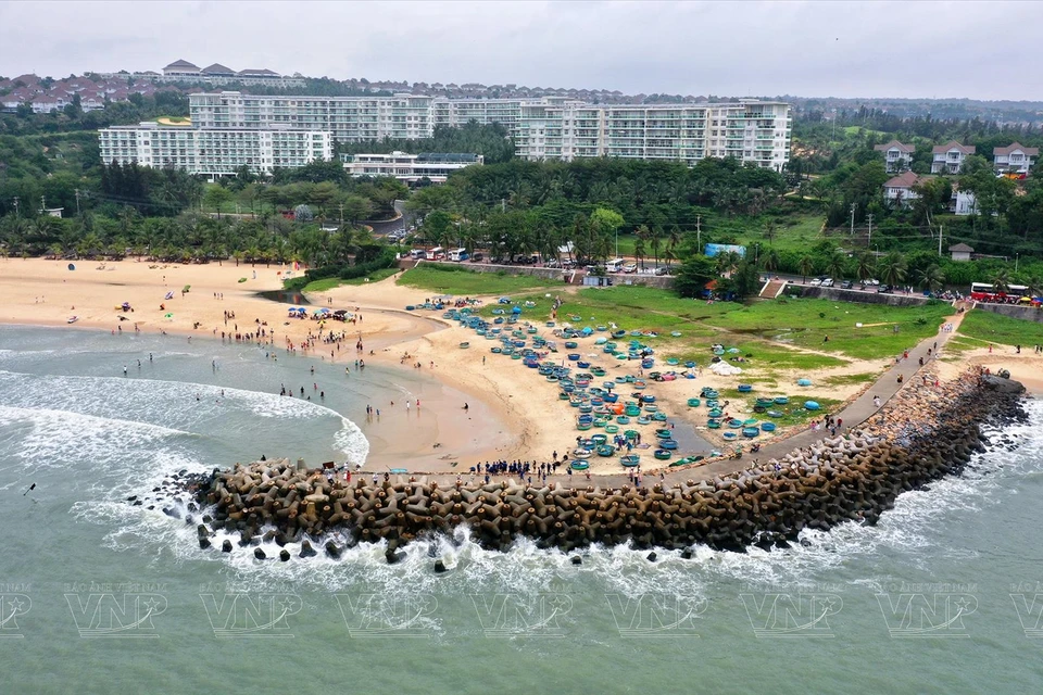 从高空俯瞰翁地石滩场景。图自越通社/越南画报