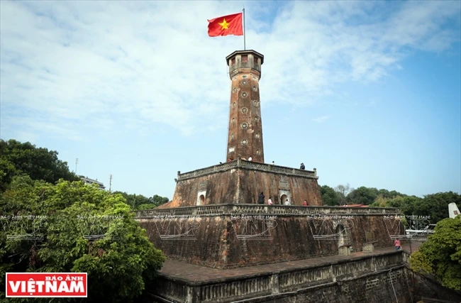 河内旗台于阮朝时期嘉隆黄帝时代建成的。该工程于1805年动工兴建，并于1812年竣工，其在升龙皇城的南边建设。图自 越通社