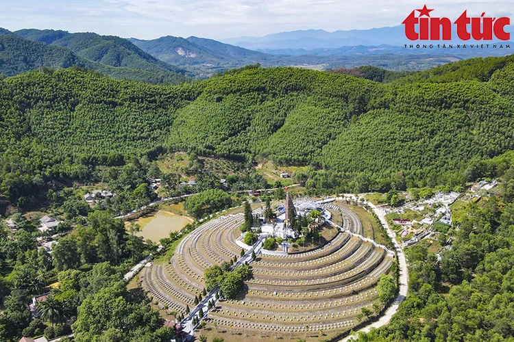 河静省香山市南烈士陵园是1208位烈士的安息之地。图自 越通社《信息报》