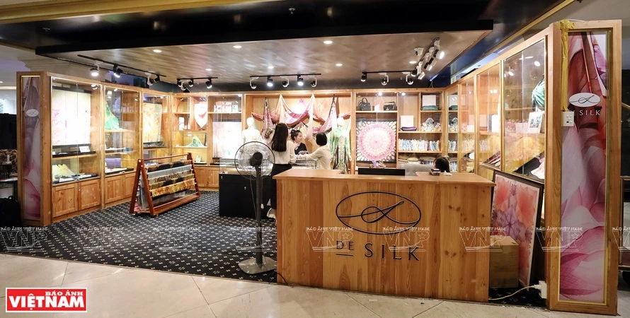 首都河内DeSilk 品牌丝绸产品的展示厅。图自 越通社