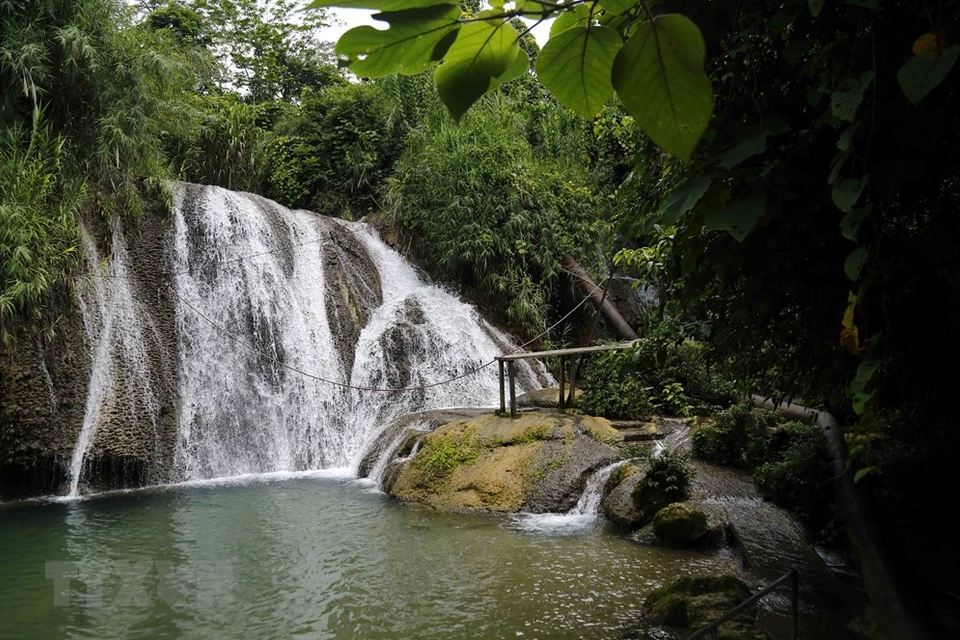 宣光水电湖 —梦瀑布是颇具吸引力的旅游景点之一。越通社记者 光诞 摄