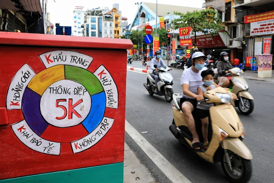 向首都居民宣传5K 原则，即“口罩、消毒 、保持距离 、不聚众、健康申报” 。图自越通社