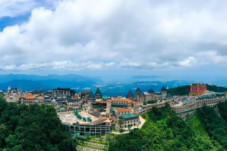 岘港市太阳世界巴拿山度假区是备受国内外游客青睐的旅游胜地。图自越通社