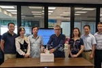 旅居以色列越南人携手为国内洪灾灾民和古巴人民捐款。图自越通社