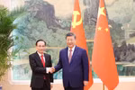 中共中央总书记、中华人民共和国主席习近平会见越共中央政治局委员、外交部党委书记、外交部长、越共中央总书记苏林特使黎怀忠。图自越通社