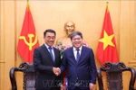胡志明国家政治学院常务副院长阮维北副教授会见来访的老挝人民革命党中央对外部代理部长本莱·班达努冯（Bounleua Phandanouvong）。图自越通社